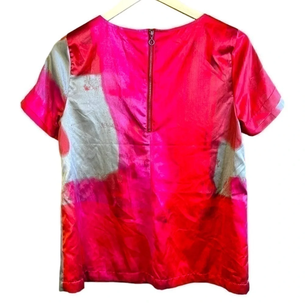 Dkny Beautiful Satin Like Red Zip Back Blouse, Size Small - Picture 2 of 4